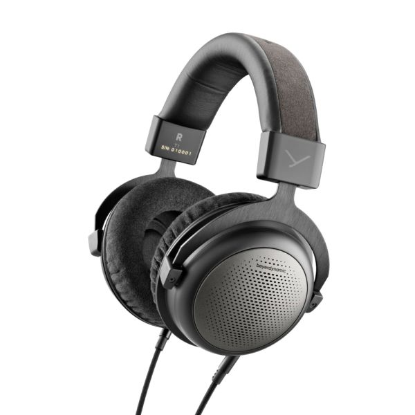 Beyerdynamic T1 the 3rd generation навушники з технологією "Tesla"; Відкритого питу; Амбушюри з ефектом пам'яті;  Прямий кабель та позолочений конектор; Жорсткий футляр; Ручна збірка; Вага - 360г; 