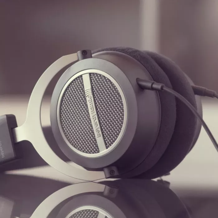 Beyerdynamic Amiron Home відкриті навушники з технологією "Tesla"