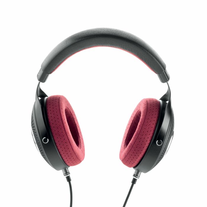 Focal Clear Mg Pro Повнорозмірні студійні навушники відкритого типу. Амбушюри з ефектом пам'яті. В комплекті із кейсом та двома кабелями.  Вага 450г.