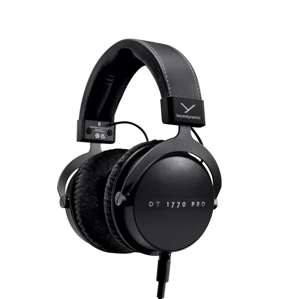 Beyerdynamic DT 1770 PRO MK II преміальні студійні навушники закритого типу, технологія "Tesla" наголів’я з пружинної сталі, жорсткий кейс, 2 кабелі, адаптор jack 6.3мм, 2 пари змінних амбушур