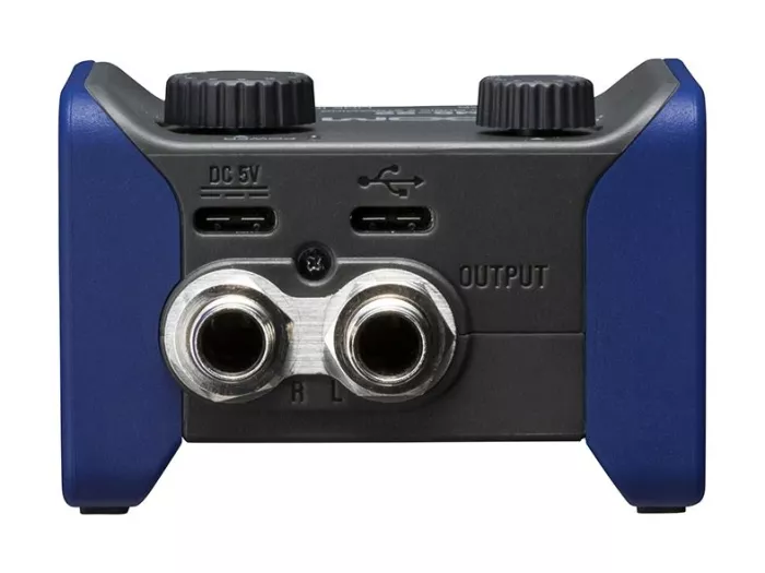 Zoom AMS-22 Звукова карта