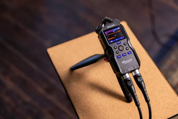 Zoom H4essential портативний 4-доріжковий рекордер, 32-bit float