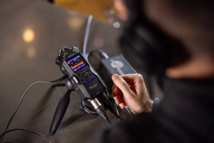 Zoom H4essential портативний 4-доріжковий рекордер, 32-bit float