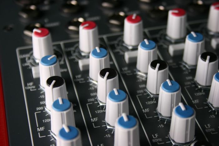 Allen Heath ZED16FX Микшерный пульт