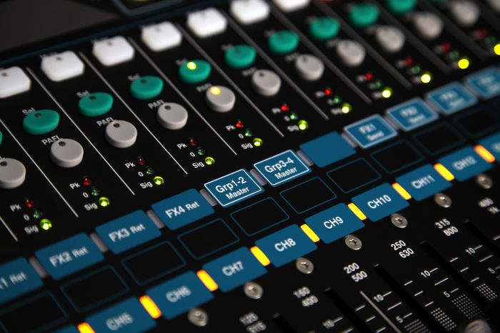 Allen Heath QU-24 Микшерный пульт