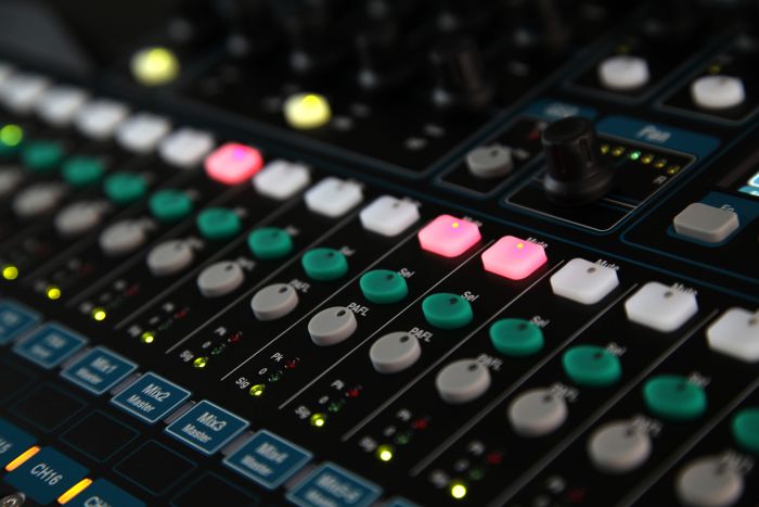 Allen Heath QU-24 Микшерный пульт