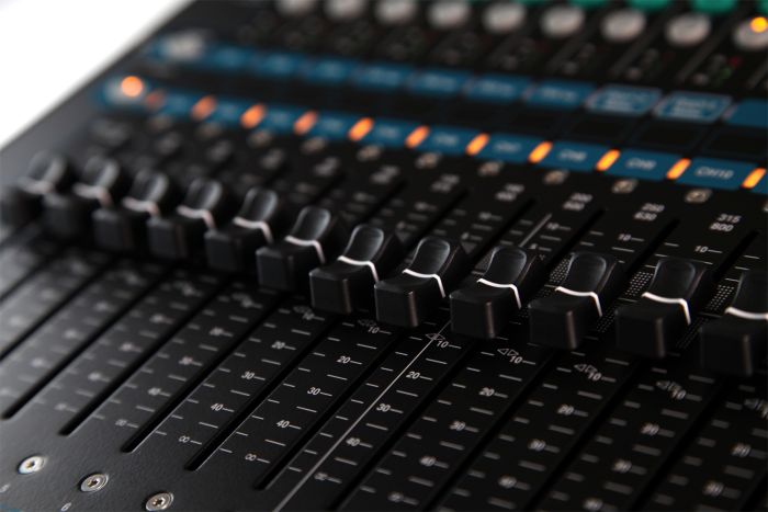 Allen Heath QU-24 Микшерный пульт