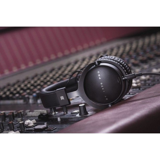 Студійні навушники Beyerdynamic DT 1770 PRO