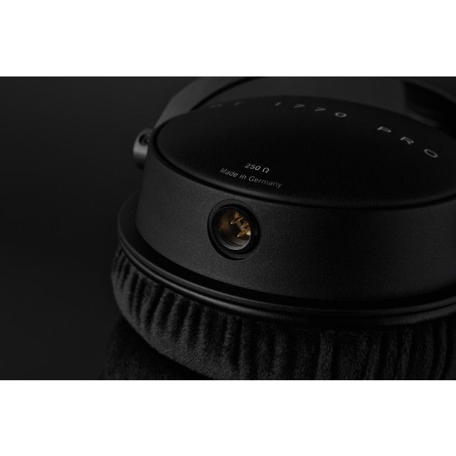 Студійні навушники Beyerdynamic DT 1770 PRO