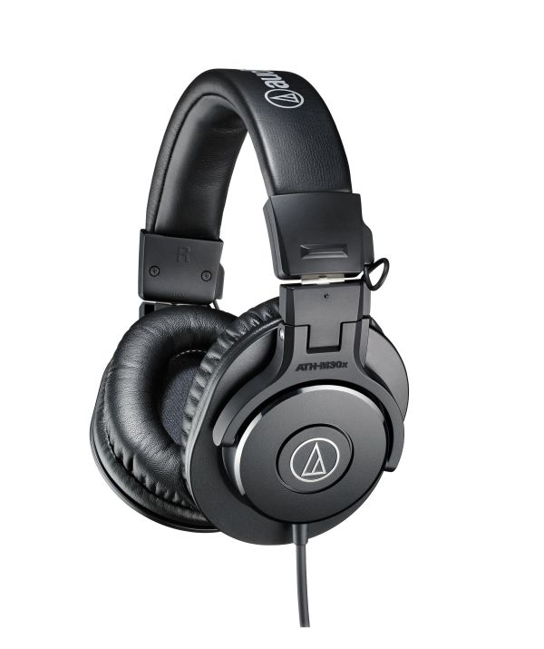 Audio-Technica ATH-M30X студийные мониторные наушники закрытого типа; Поворотная на 15 градусов конструкция чашек; Складная конструкция; В комплекте 6,3мм. адаптер-джек, чехол для хранения; Вес: 220 г.