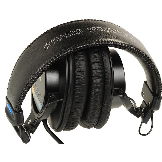 SONY PRO MDR-7506/1 Студійні навушники закритого типу; Складна конструкція; В комплекті сумка та адаптер Jack 3.5 / 6.3 мм