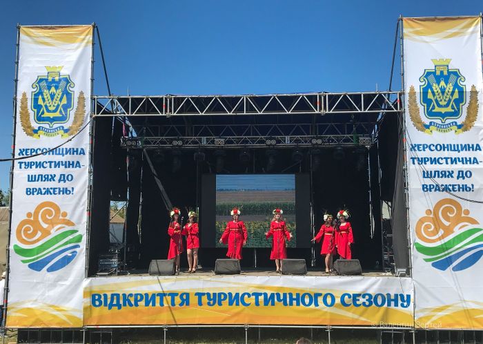Оренда сцени з дахом 8х6 висотою 8м з дахом 8х6