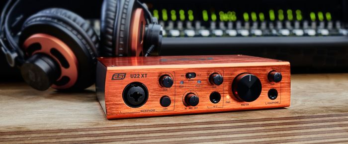 ESI U22 XT  аудіоінтерфейс USB 2.0, 24-bit / 96 kHz 