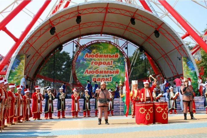 Сцена разборная со стальной крышей туннельного типа 10х8