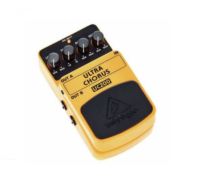Гитарная педаль Behringer UC200