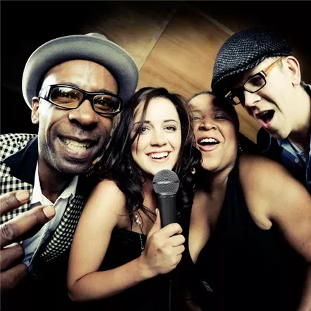 BEHRINGER SL 84C Вокальный микрофон с кнопкой мьют