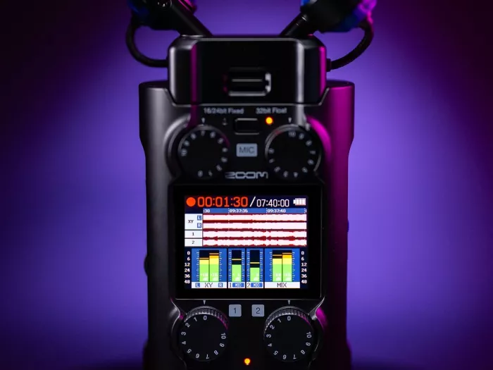 Zoom H5studio рекордер для студії та поля з 32-біт Float, багатоканальний одночасний запис (4 ізольовані доріжки + стерео мікс)