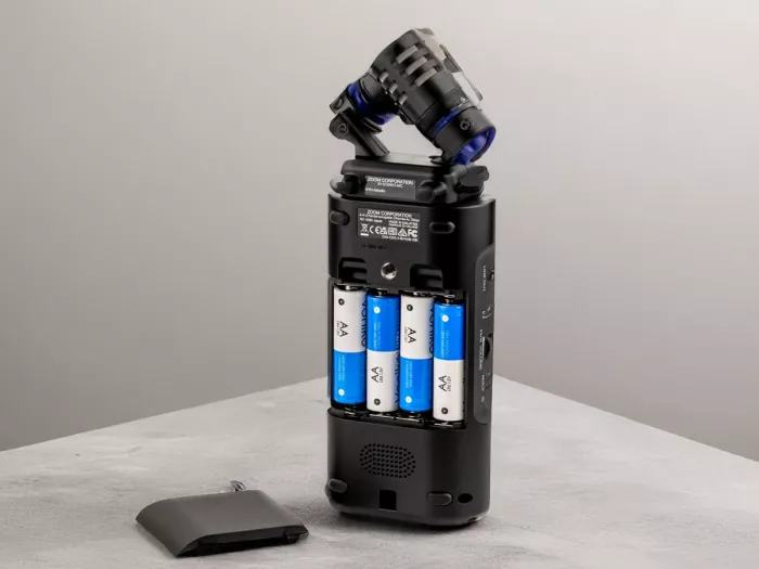 Zoom H5studio рекордер для студії та поля з 32-біт Float, багатоканальний одночасний запис (4 ізольовані доріжки + стерео мікс)