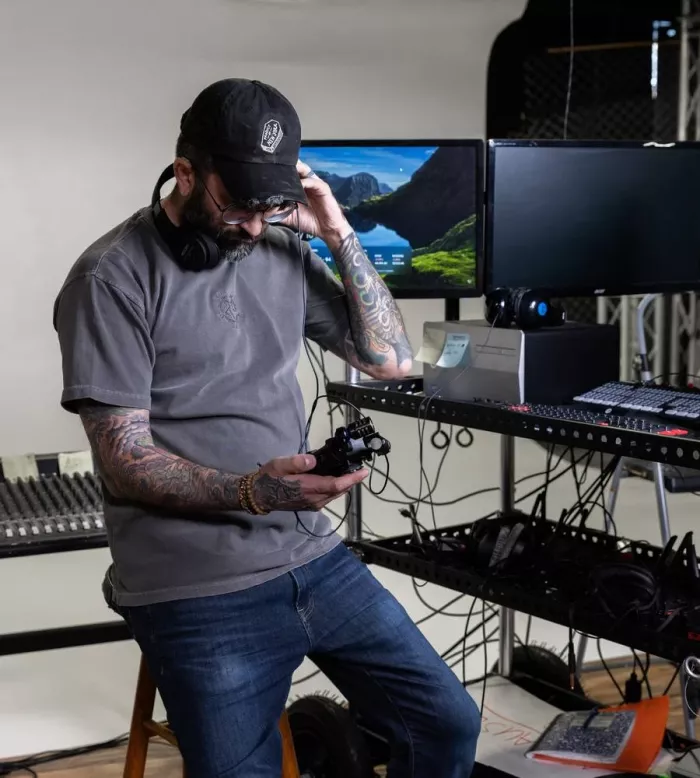 Zoom H5studio рекордер для студії та поля з 32-біт Float, багатоканальний одночасний запис (4 ізольовані доріжки + стерео мікс)