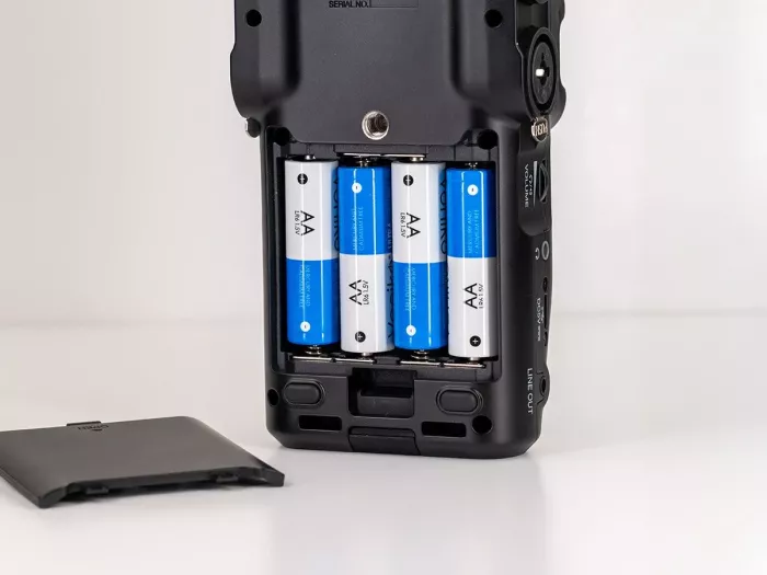 Zoom H6essential портативний рекордер 32-bit Float (6 каналів), Bluetooth (для керування та синхронізації тайм-коду), знімні X/Y мікрофони