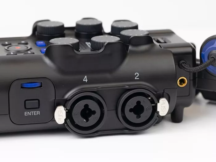 Zoom H6studio професійний аудіорекордер з мікрофонним капсулем XYH-6, 32-bit Float  до 8ми треків одночасно: 6 окремі треки + стереомікс