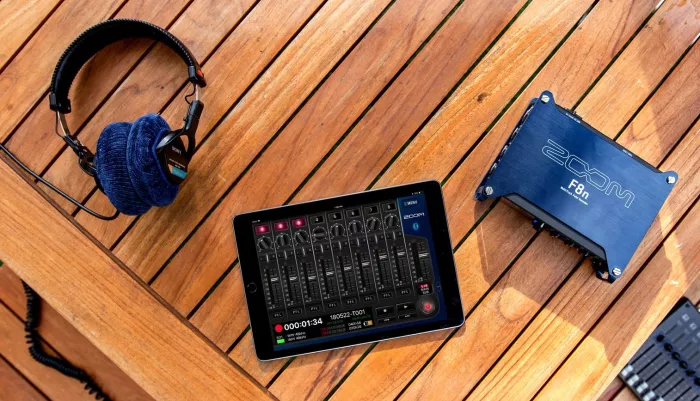 Zoom F8n Pro професійний польовий рекордер (32-біт Float, 8 XLR входів) для кіно та ТБ із точним таймкодом, Bluetooth, 2,4" повнокольоровий РК-дисплей