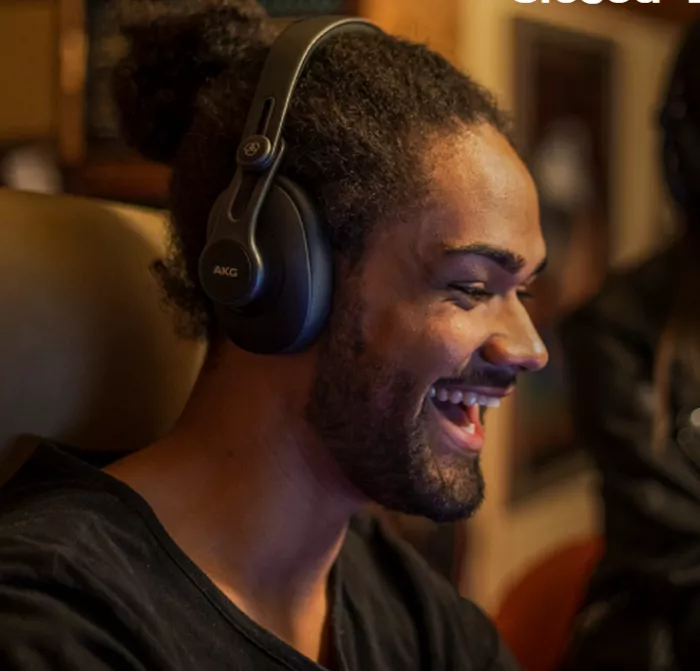 AKG K361-BT складні Bluetooth навушники закритого типу для блогерів та подкастів. Овальні чаши. Поворотний механізм для моніторингу одним навушником. Із кабелем. Вага 220г.