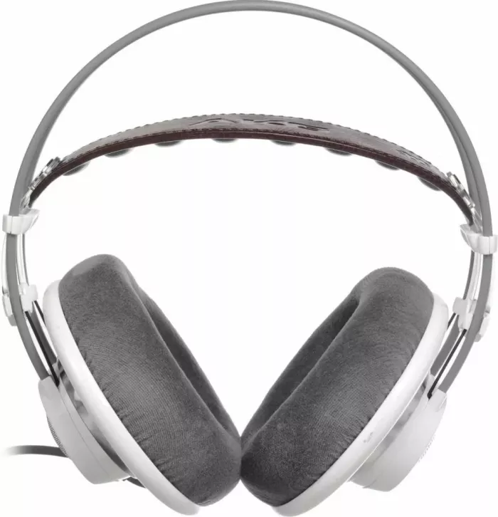 AKG K701 референсные наушники открытого типа класса Hi-End для Hi-Res аудио. Велюровые амбушюры. Съемный кабель 3 м. Вес 400 г.